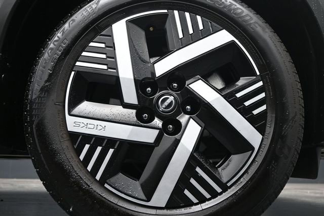 Used 2025 Nissan Kicks SV w/ Charging Package FWD image 9
