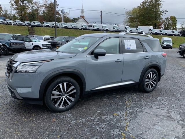 Used 2024 Nissan Pathfinder Platinum w/ Cargo Package image 4