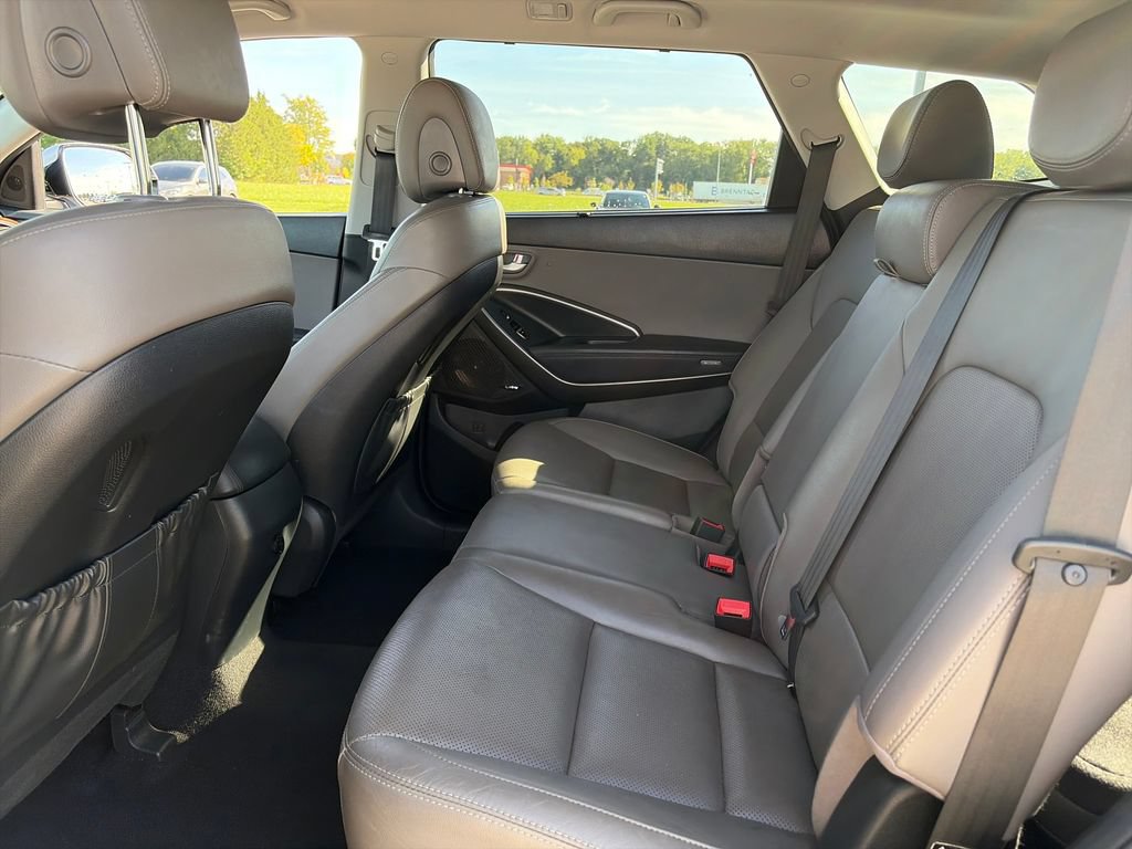 Used 2017 Hyundai Santa Fe AWD image 30