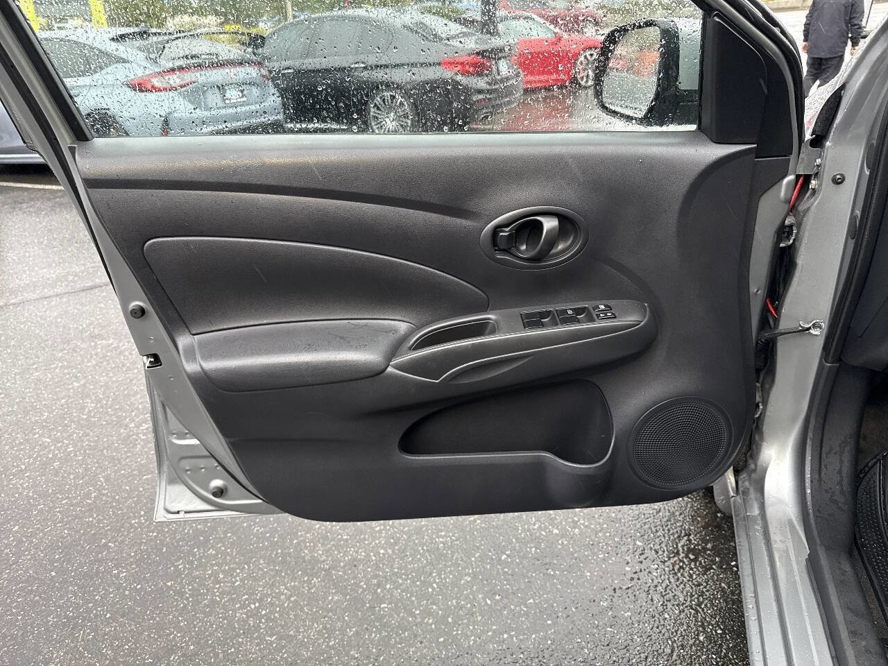 Used 2012 Nissan Versa SV image 28