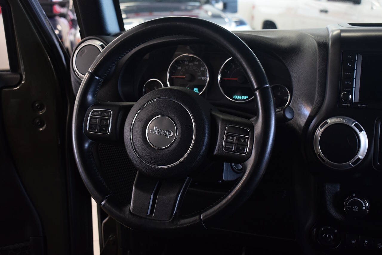 Used 2015 Jeep Wrangler Unlimited Sahara w/ Dual Top Group AWD/4WD image 46