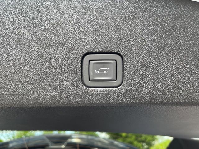 Used 2025 Cadillac XT6 Sport w/ Technology Package AWD/4WD image 41
