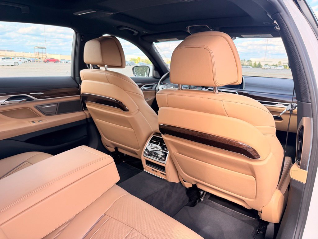 Used 2020 BMW 750i xDrive AWD/4WD image 17