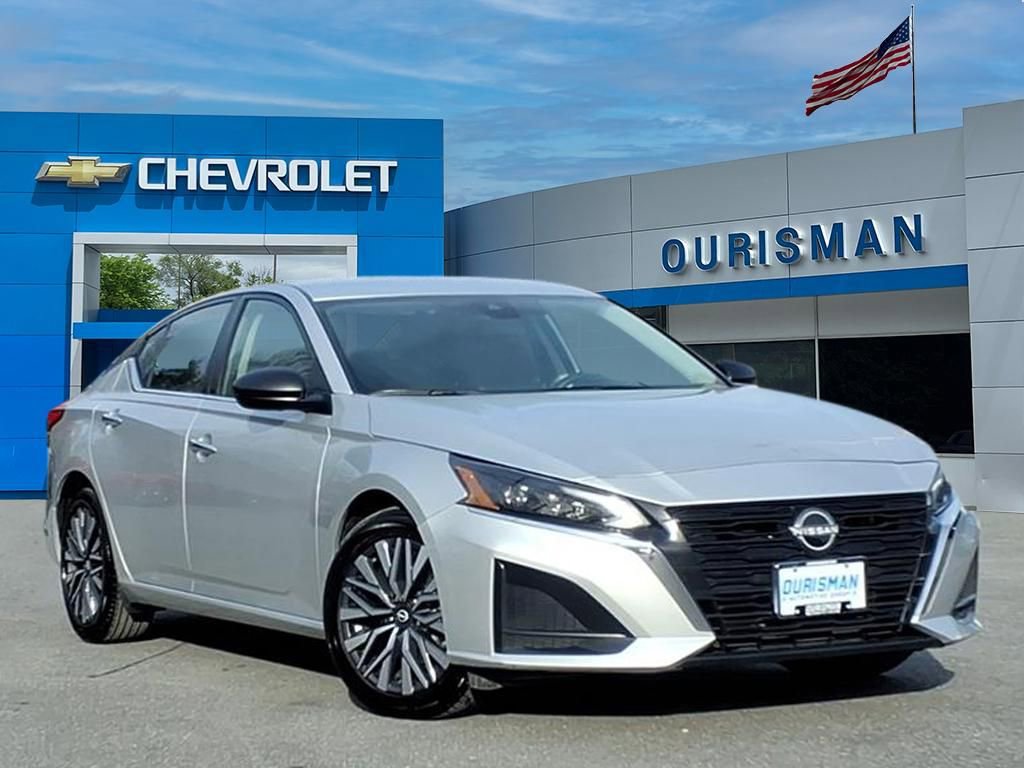 Used 2024 Nissan Altima 2.5 SV