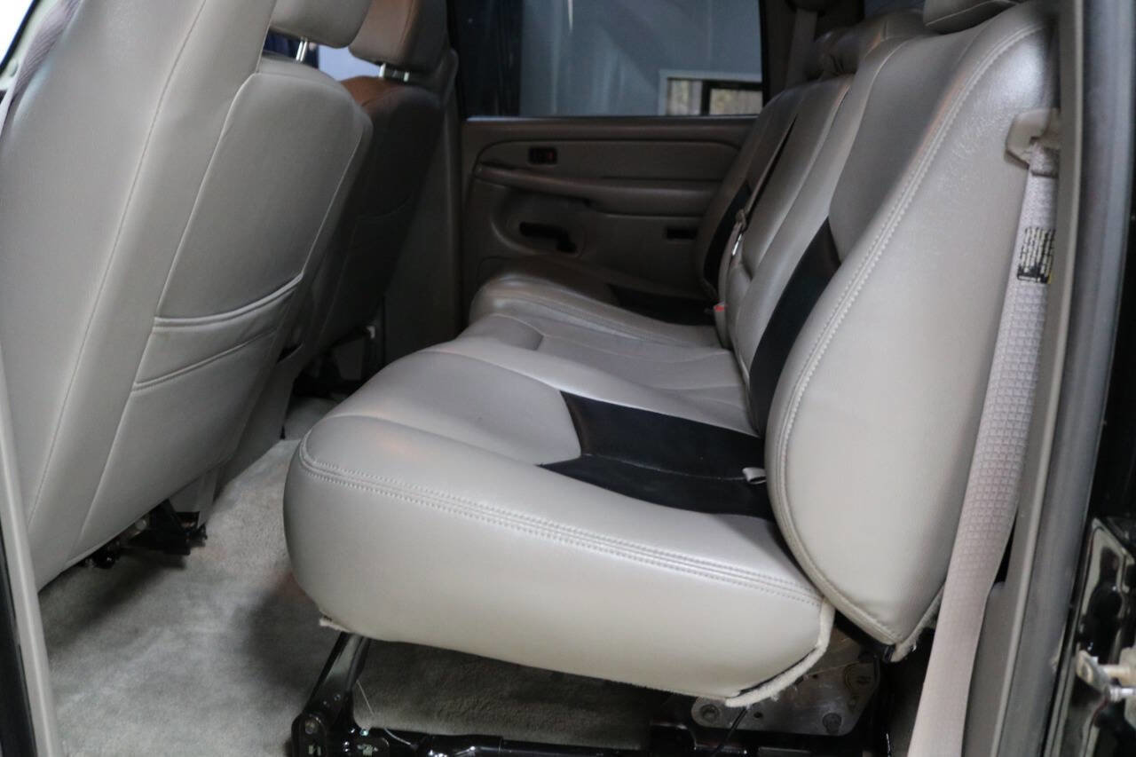 Used 2006 GMC Sierra 2500 SLT w/ Heavy-Duty Power Package image 60