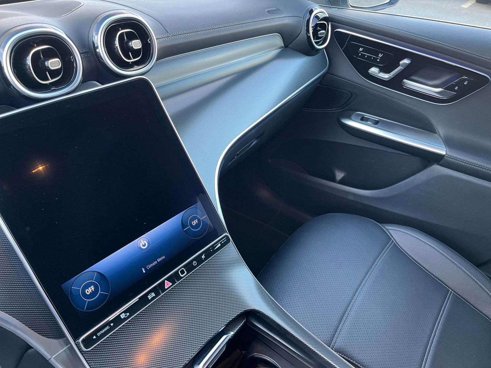 Used 2024 Mercedes-Benz GLC 300 4MATIC image 35