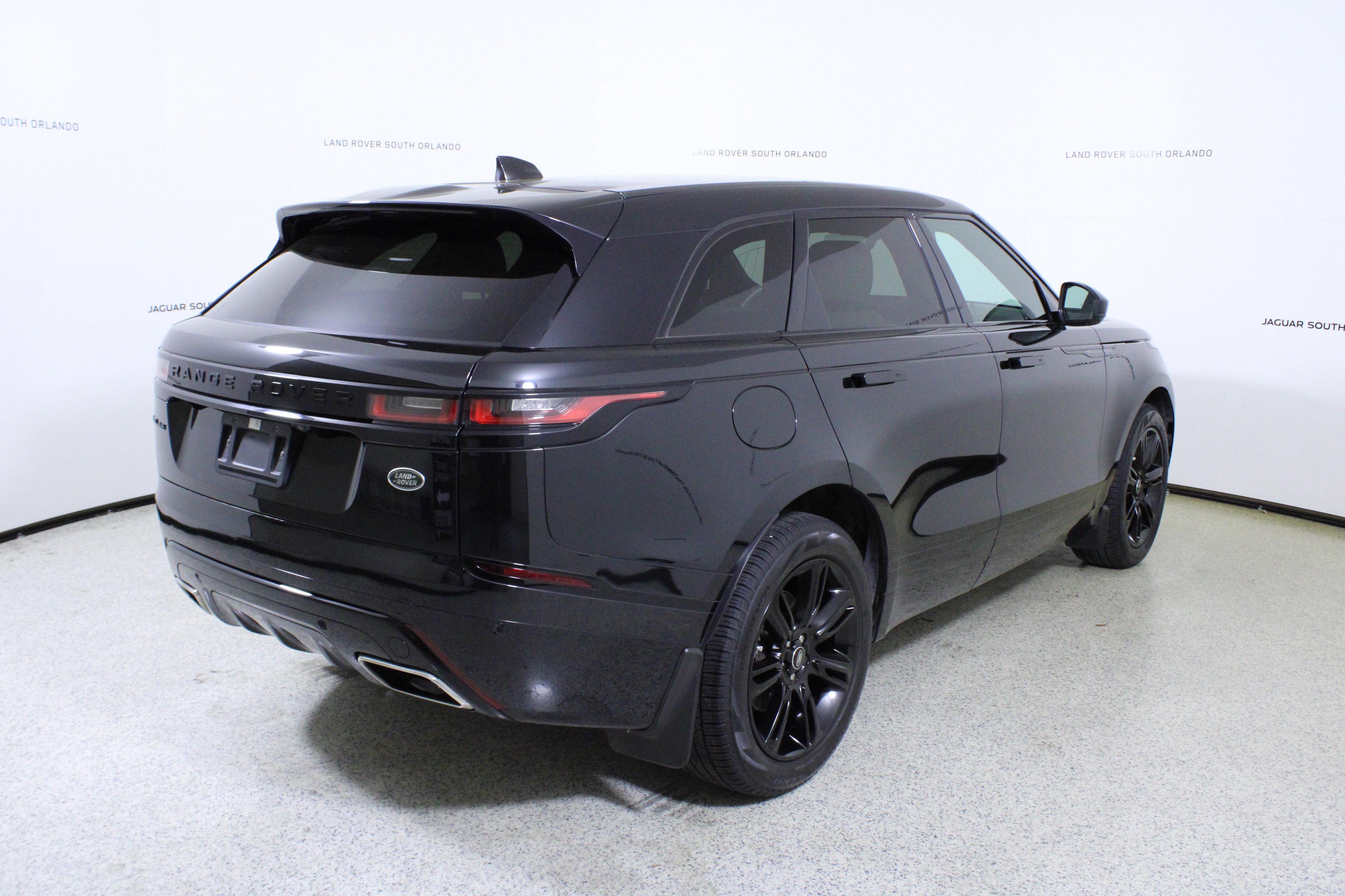 Used 2023 Land Rover Range Rover Velar R-Dynamic S image 7
