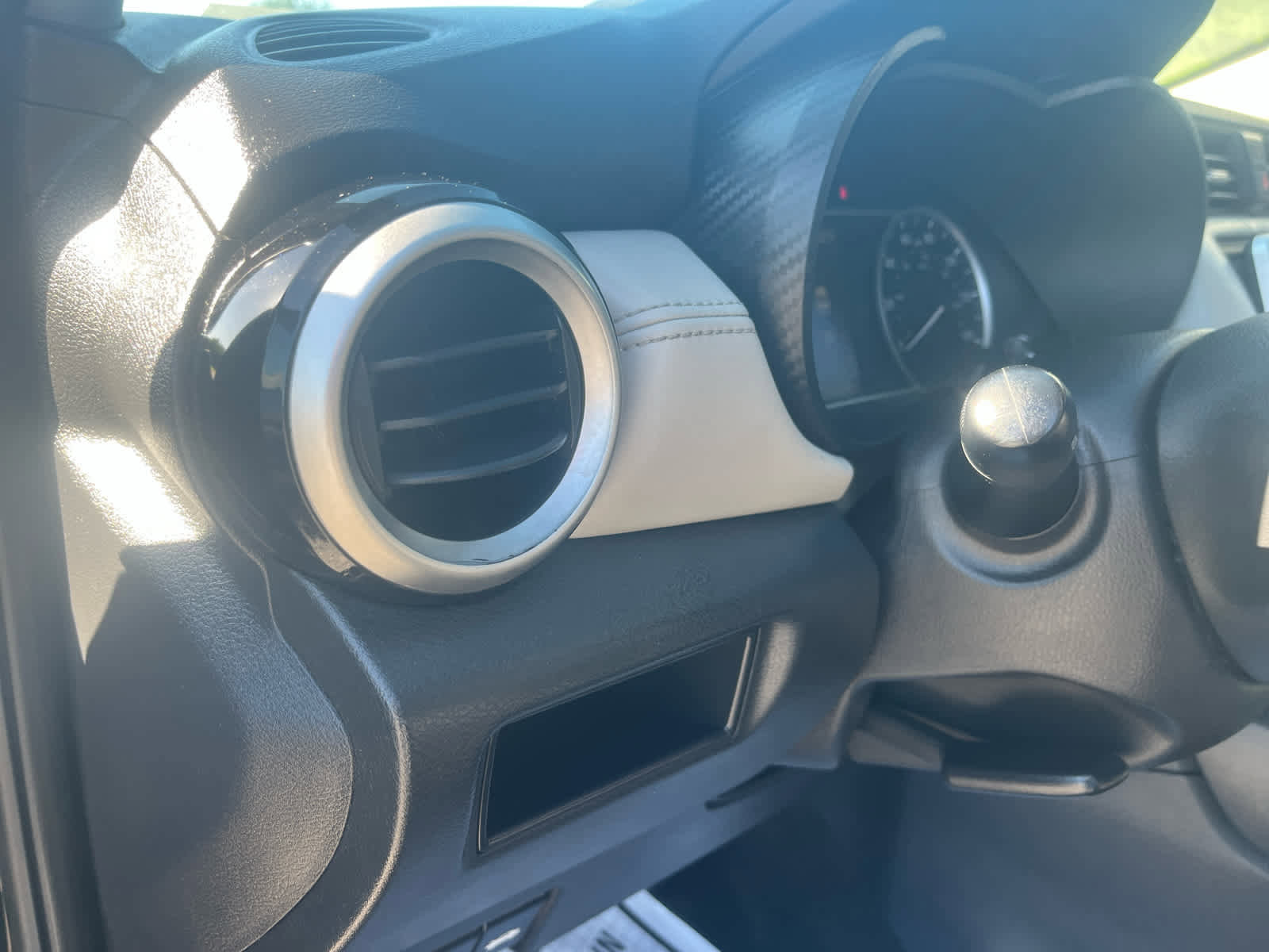 Used 2020 Nissan Versa SV image 14