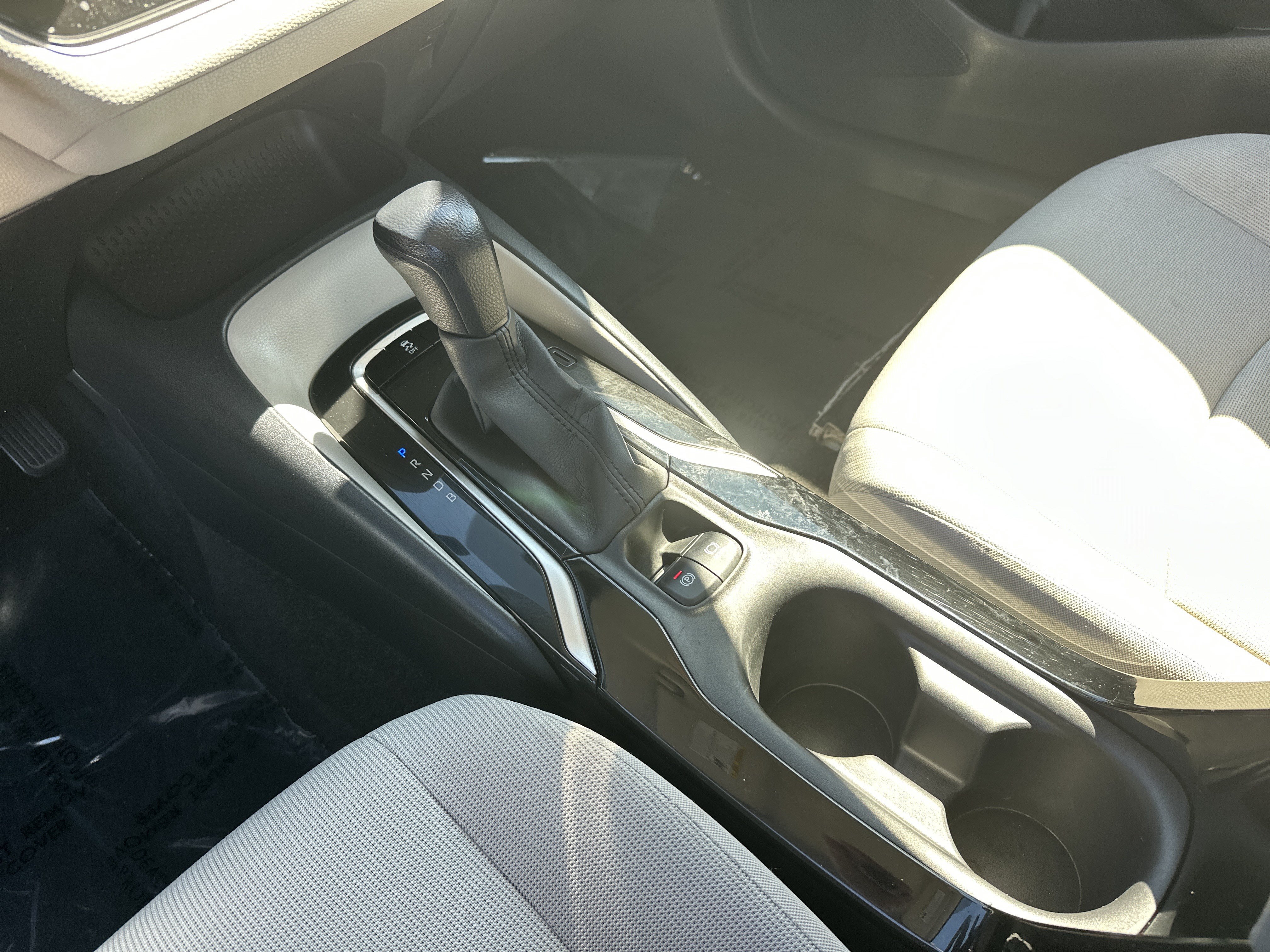 Used 2020 Toyota Corolla LE FWD image 26