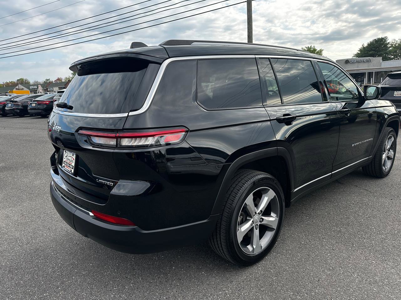 Used 2022 Jeep Grand Cherokee L Limited AWD/4WD image 5