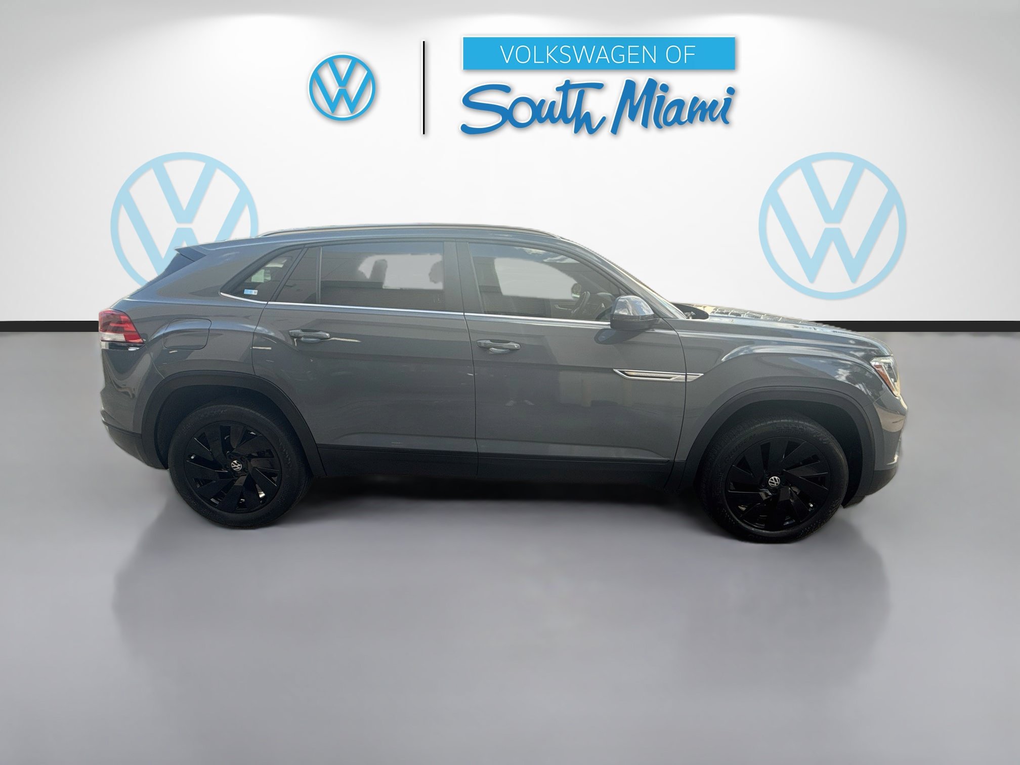 Certified 2024 Volkswagen Atlas Cross Sport SE FWD image 8