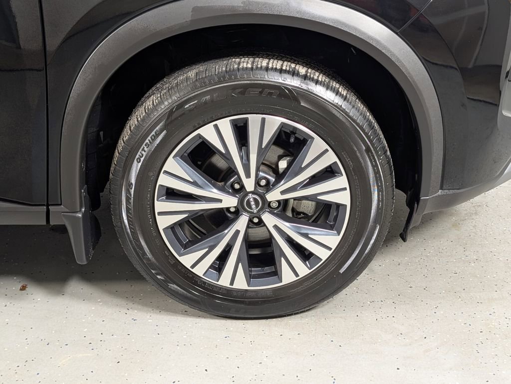 Used 2023 Nissan Rogue SV w/ SV Premium B Package image 11