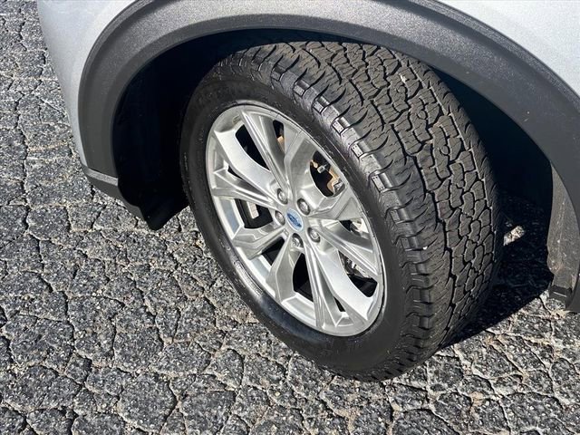 Used 2023 Ford Explorer XLT w/ Equipment Group 202A image 27