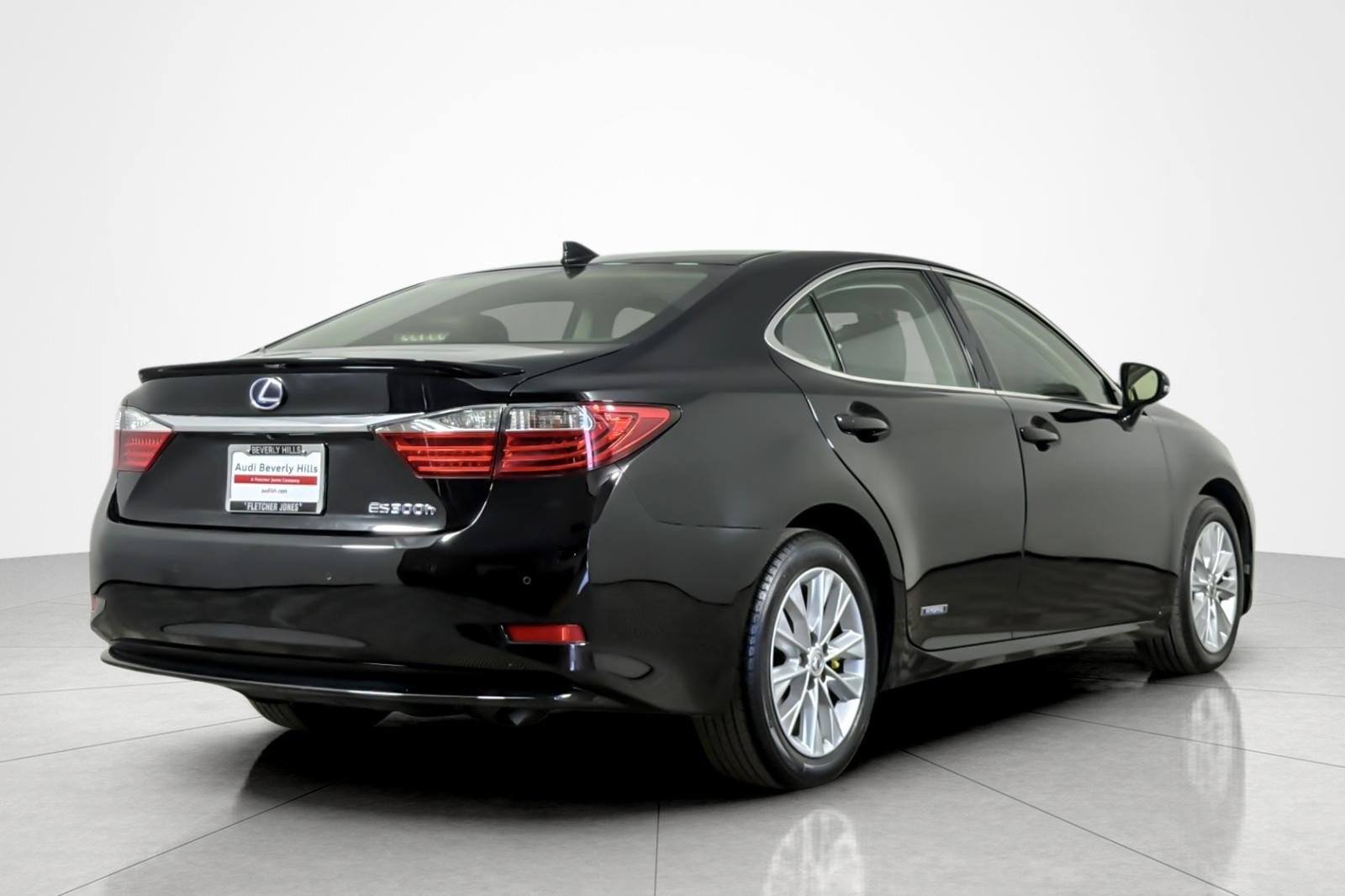 Used 2015 Lexus ES 300h w/ Navigation System Package FWD image 5