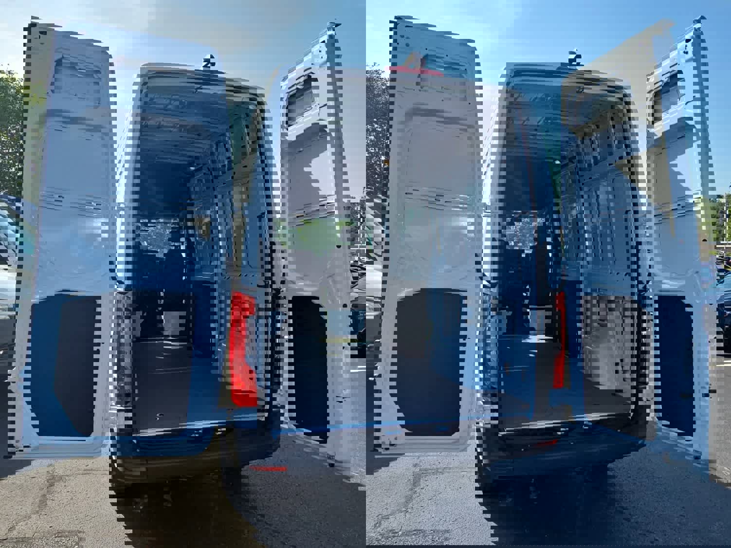 Used 2025 Mercedes-Benz Sprinter 2500 image 9