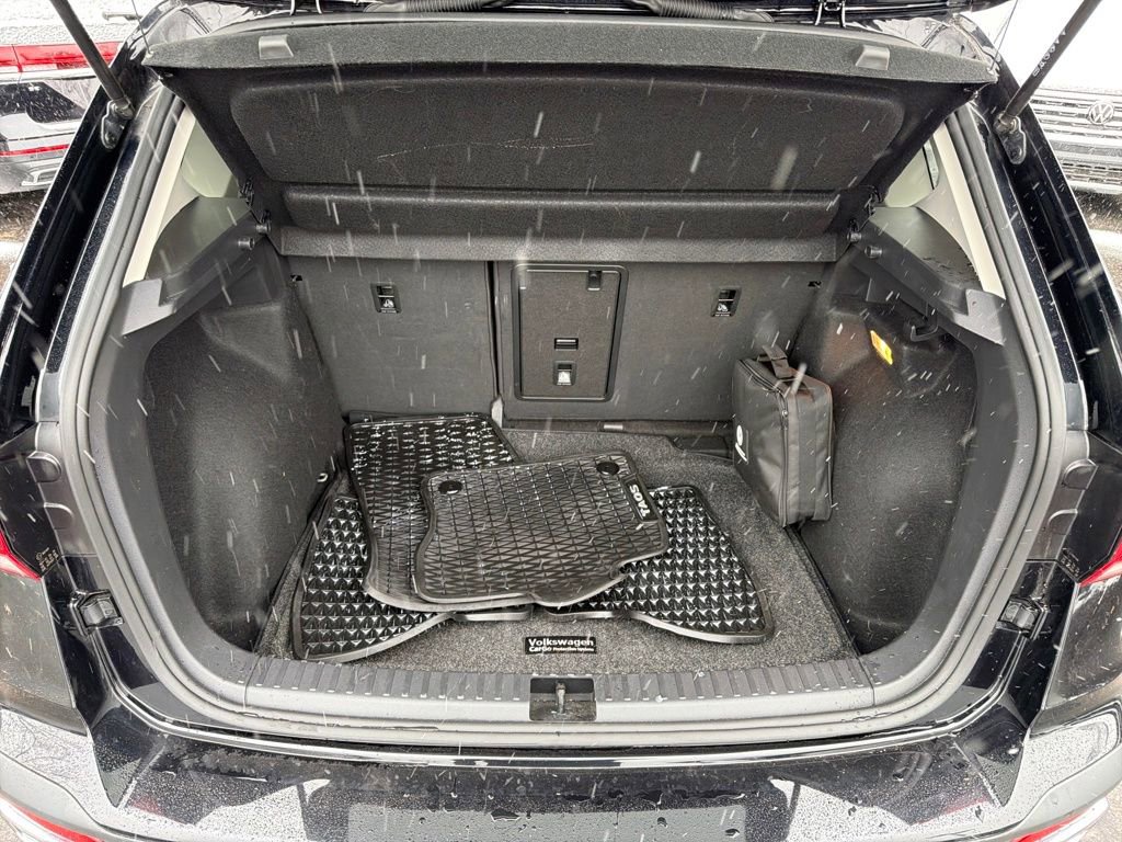 Used 2023 Volkswagen Taos SE w/ Black Wheel Package image 26