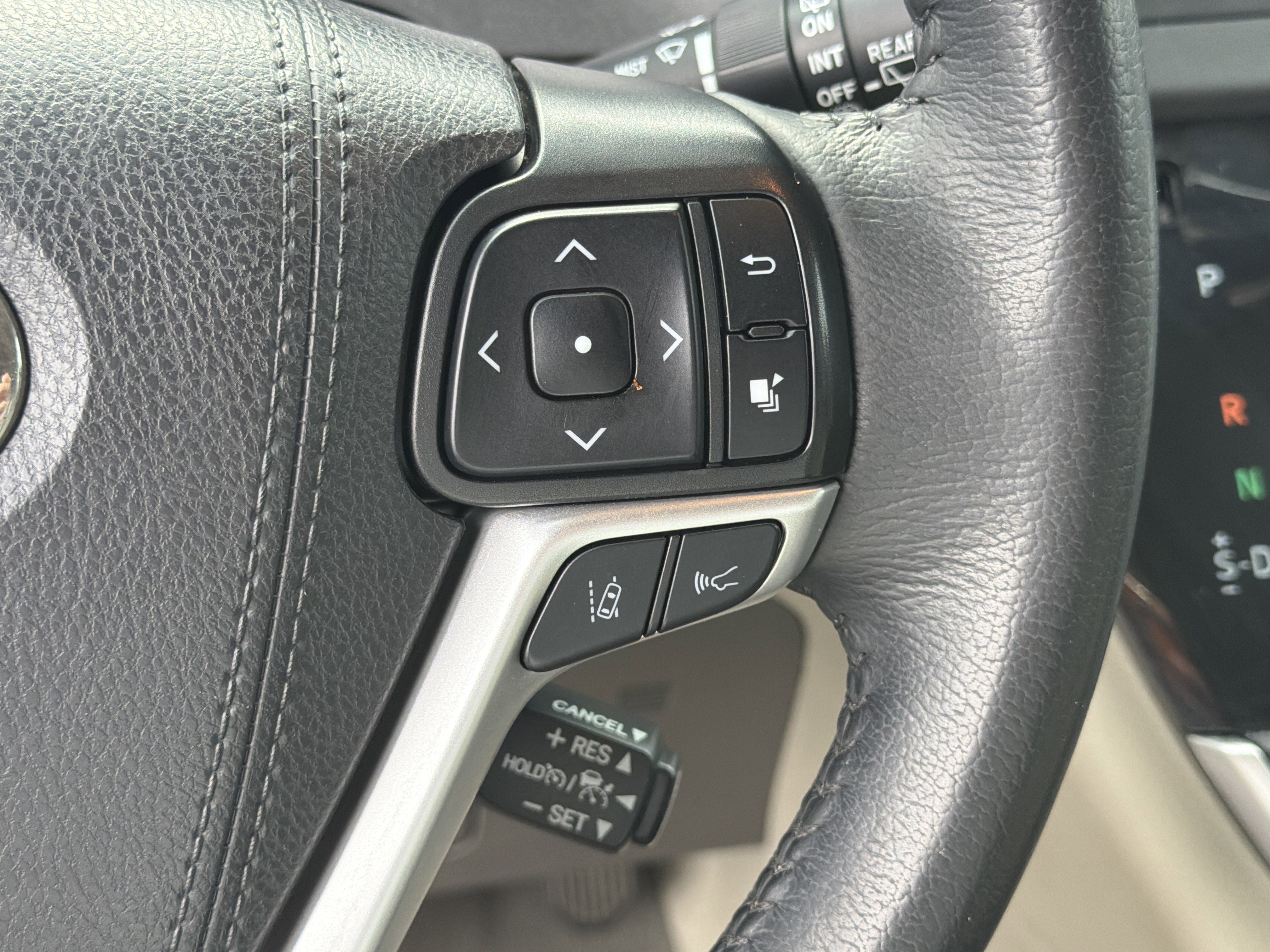 Used 2020 Toyota Sienna XLE Premium FWD image 24