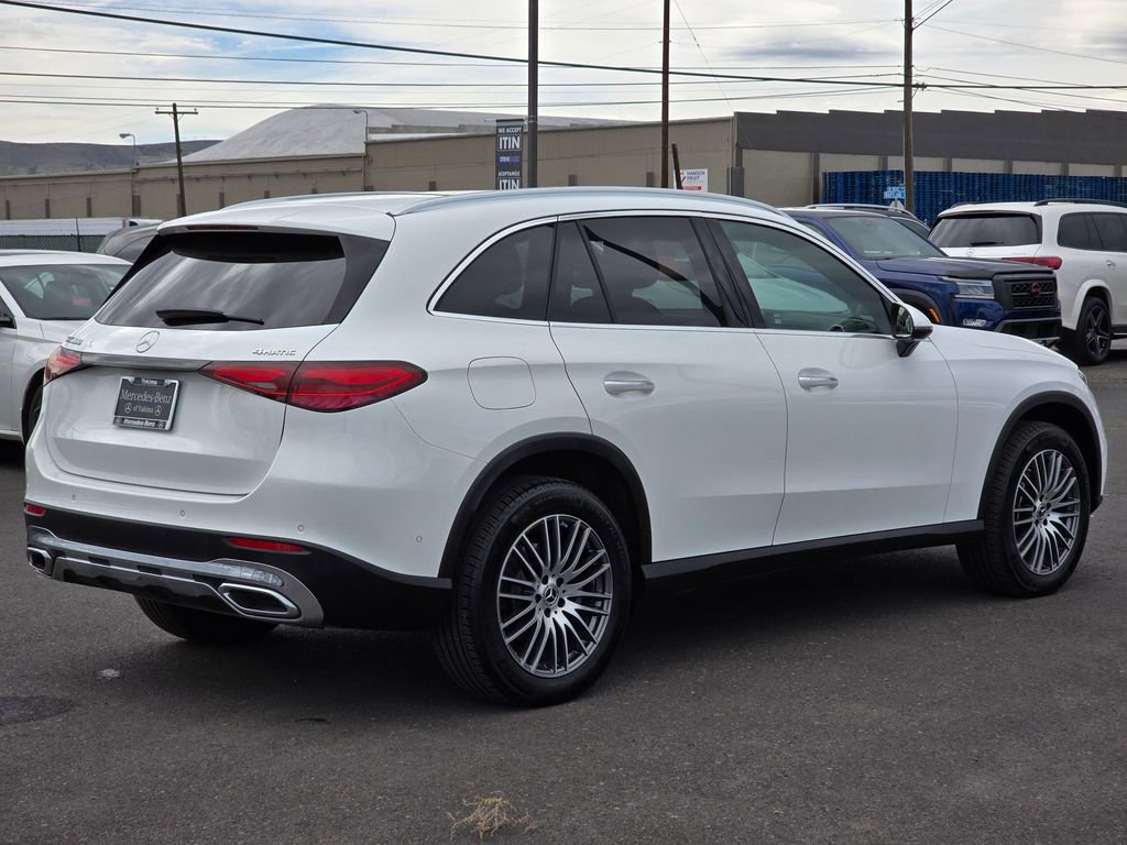 Used 2025 Mercedes-Benz GLC 300 4MATIC image 5