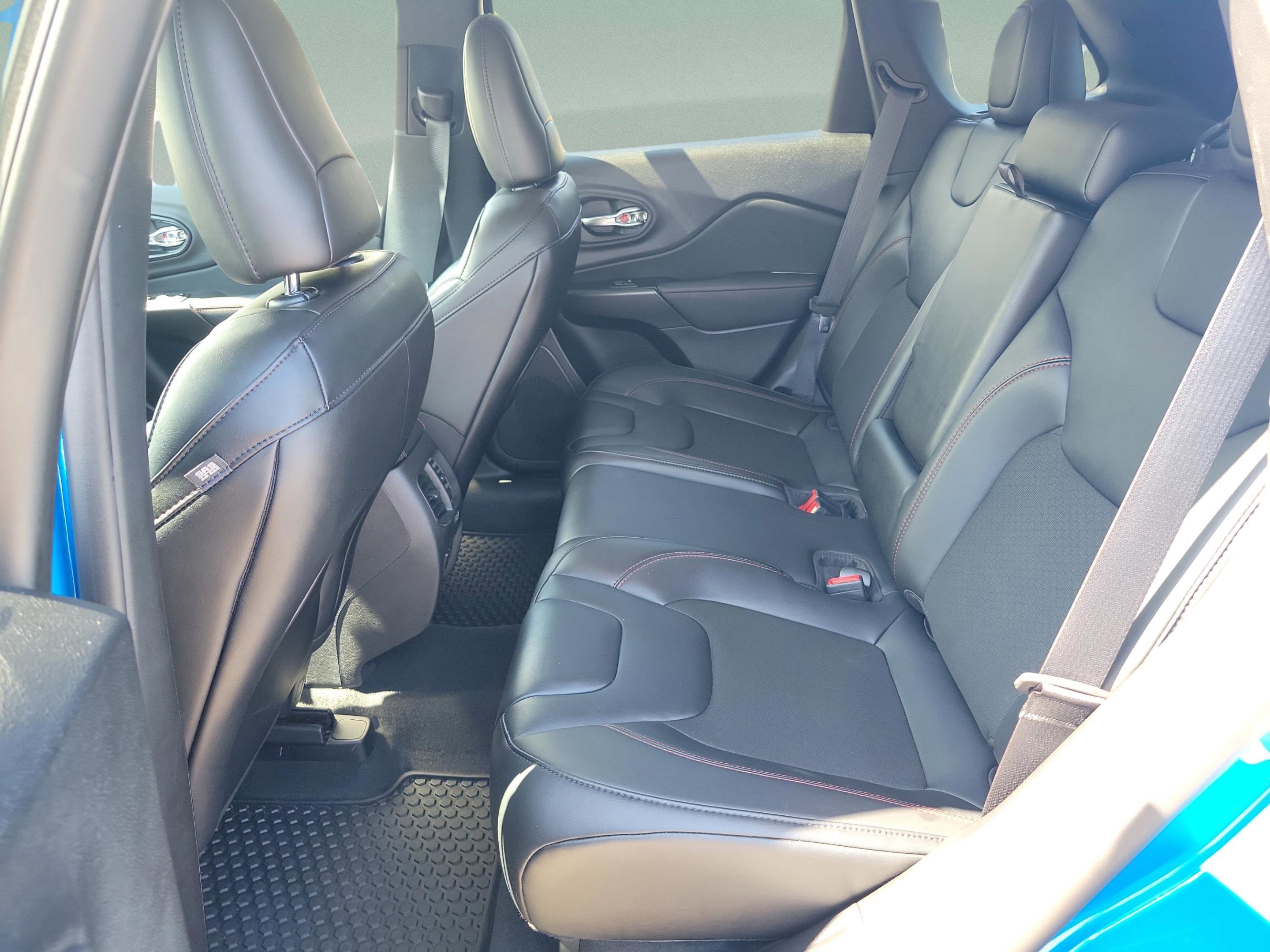 Used 2022 Jeep Cherokee Trailhawk w/ Comfort/Convenience Group image 8