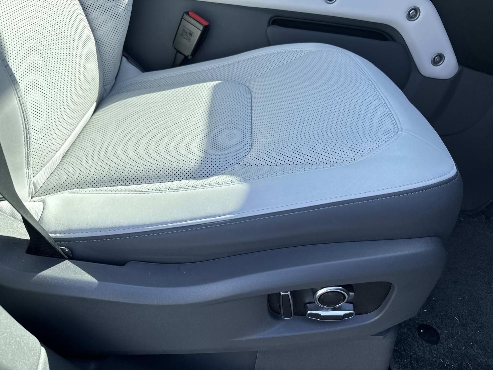 Used 2025 Land Rover Defender 130 X image 12