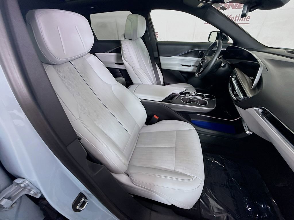 Used 2024 Cadillac Lyriq Sport AWD/4WD image 31