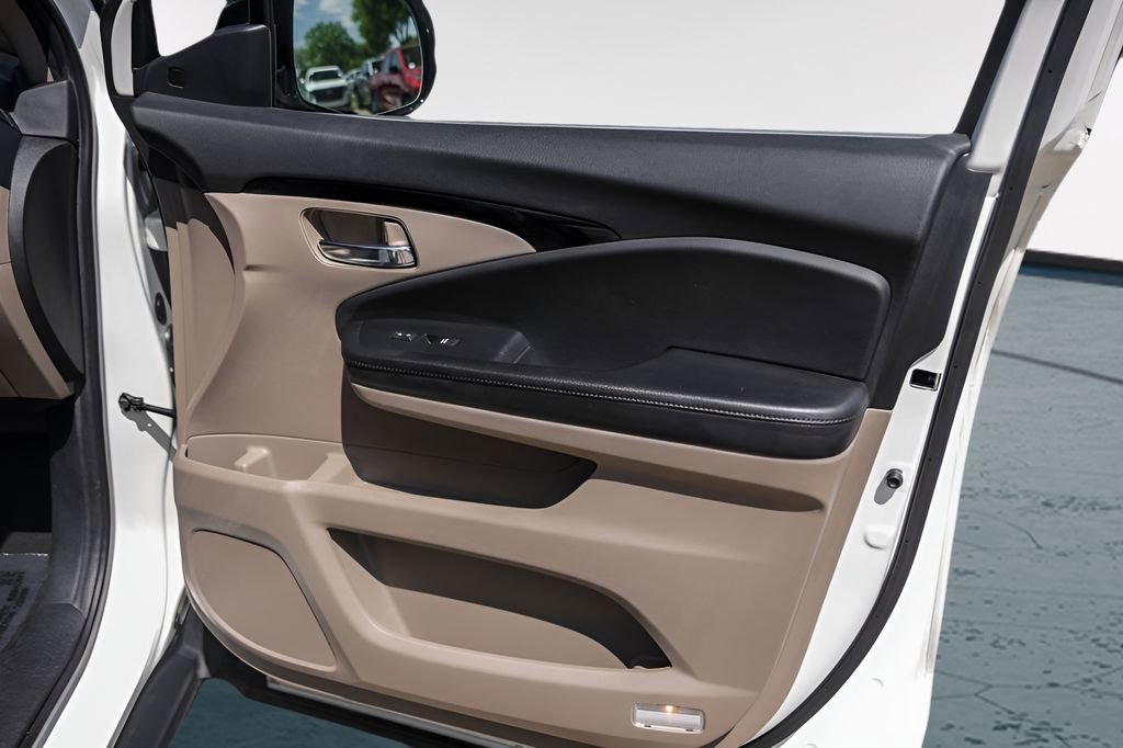Used 2019 Honda Pilot Elite image 34