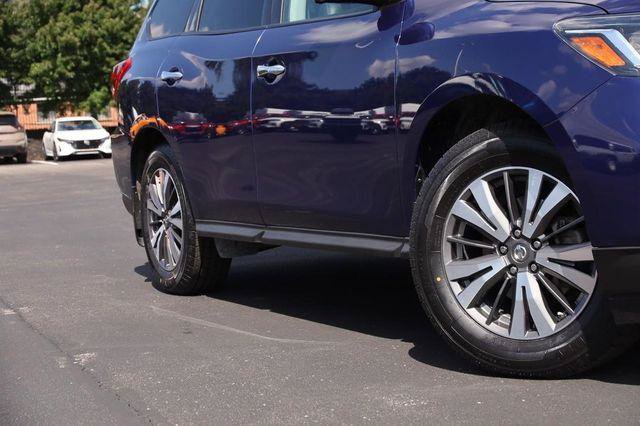 Used 2017 Nissan Pathfinder SL w/ SL Premium Package AWD/4WD image 3
