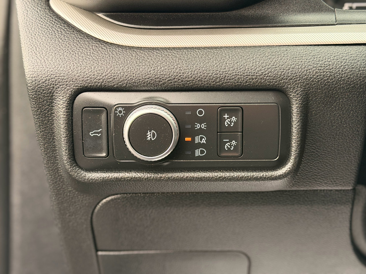 Used 2020 Ford Explorer XLT w/ Equipment Group 202A image 10