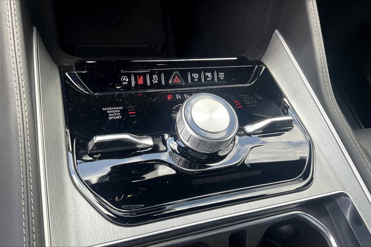 New 2025 Jeep Wagoneer L Series II w/ Convenience Group I image 18