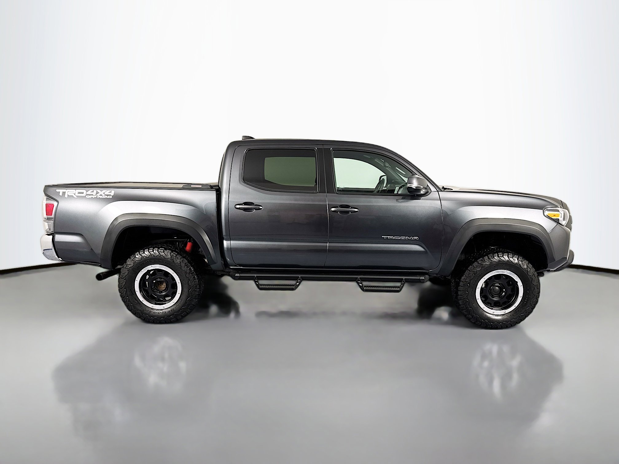 Used 2022 Toyota Tacoma TRD Off-Road image 4