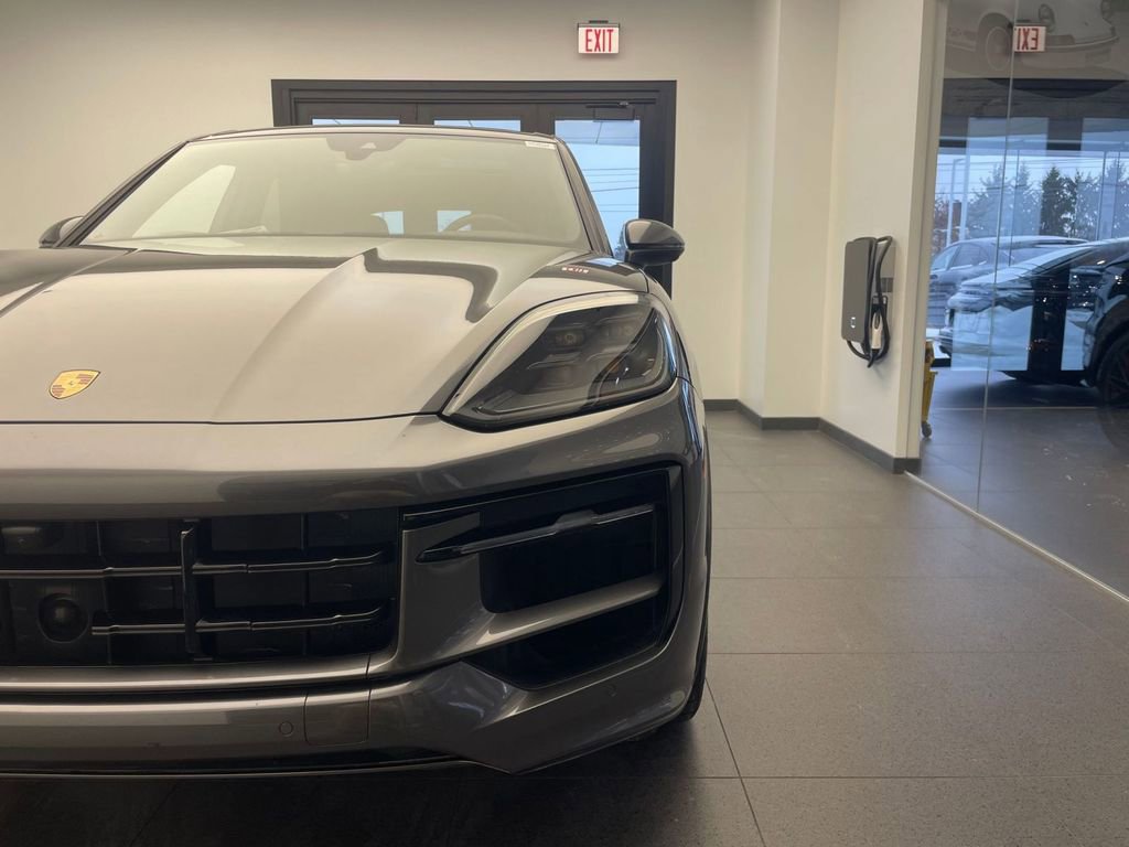 Used 2025 Porsche Cayenne image 22