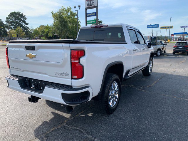 Used 2024 Chevrolet Silverado 2500 High Country w/ Technology Package AWD/4WD image 3
