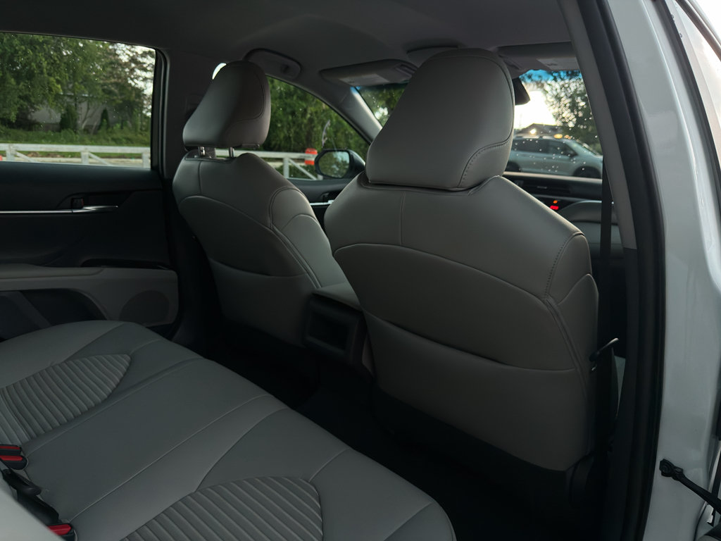 Used 2018 Toyota Camry SE FWD image 15