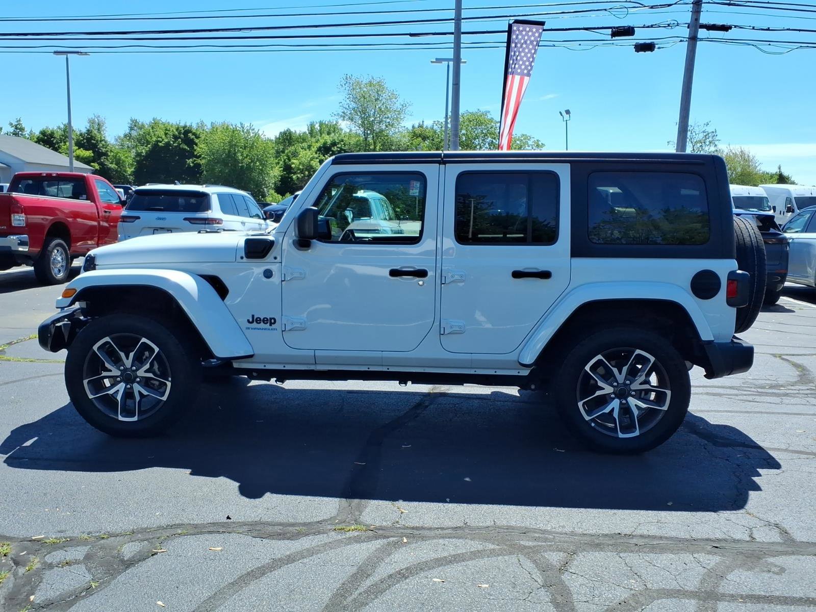 Certified 2024 Jeep Wrangler Unlimited w/ Technology Group AWD/4WD image 4