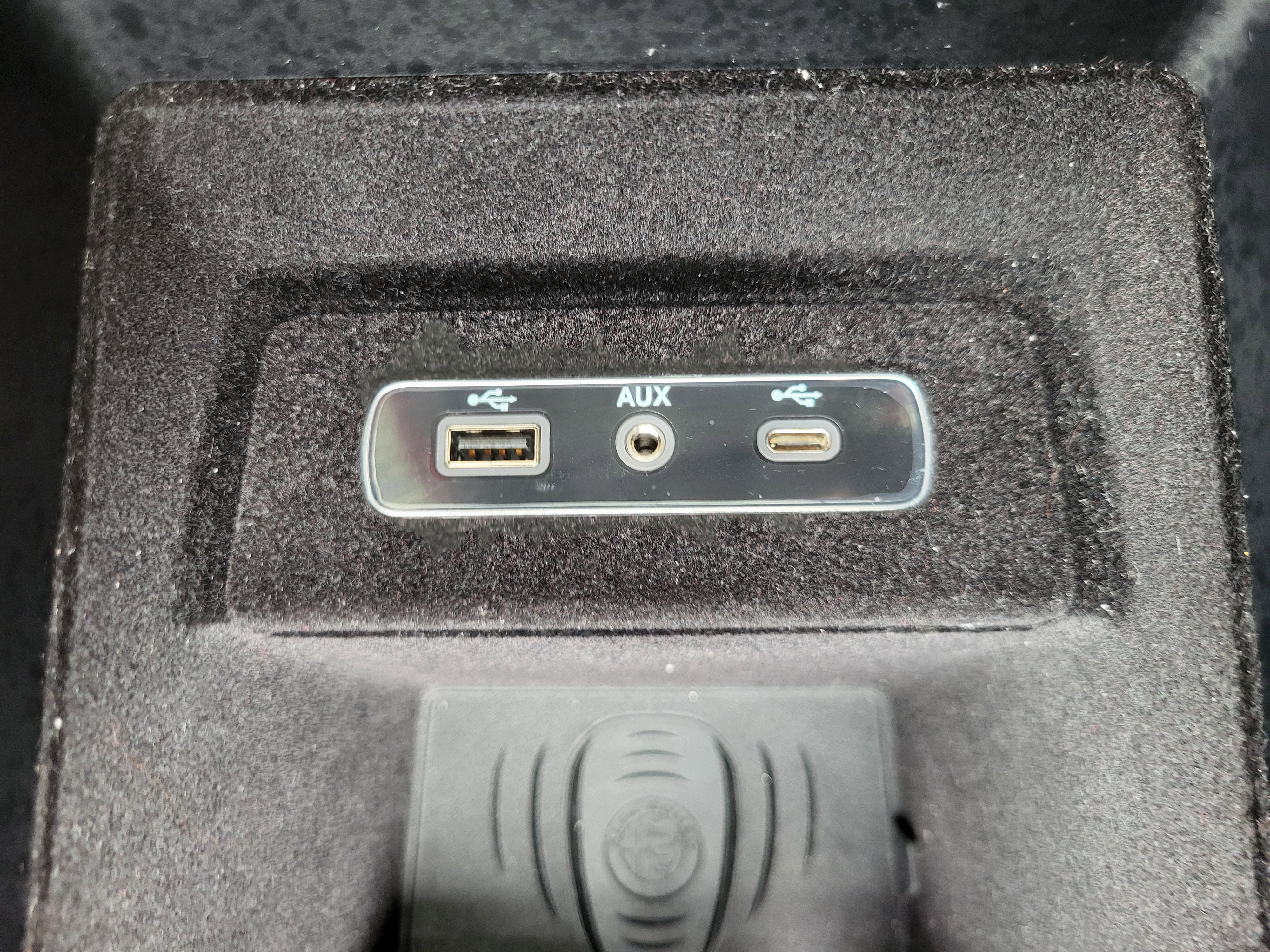 Used 2023 Alfa Romeo Stelvio Sprint image 42