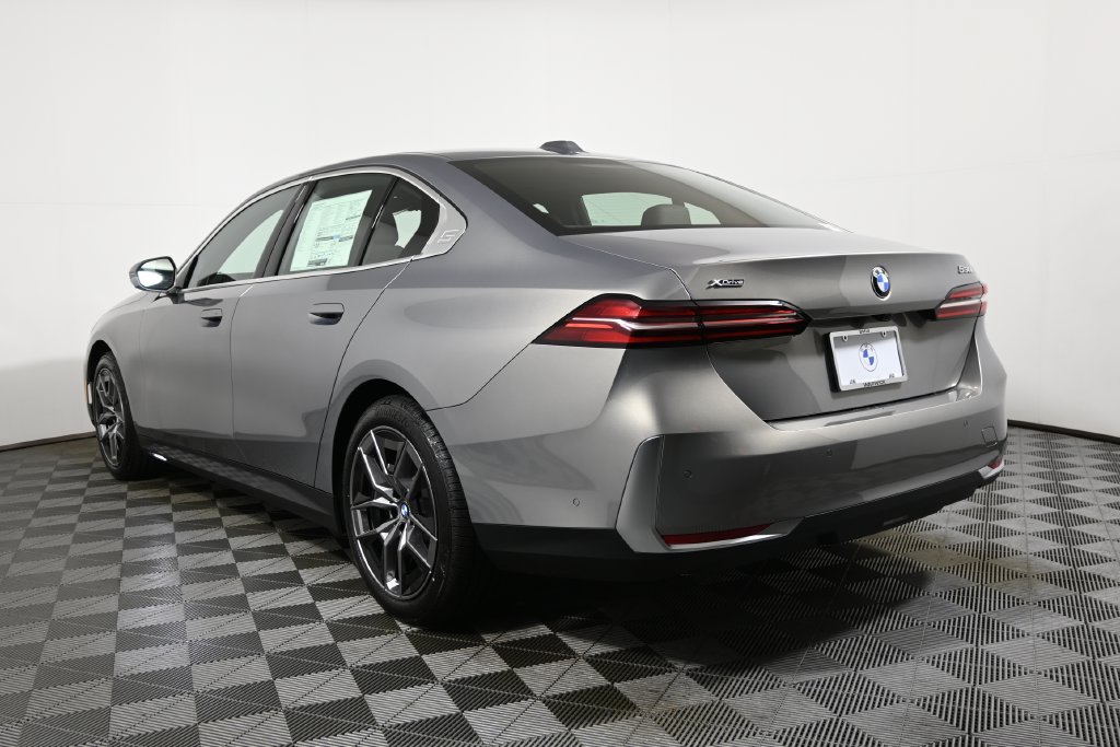 Used 2026 BMW 530i xDrive AWD/4WD image 5