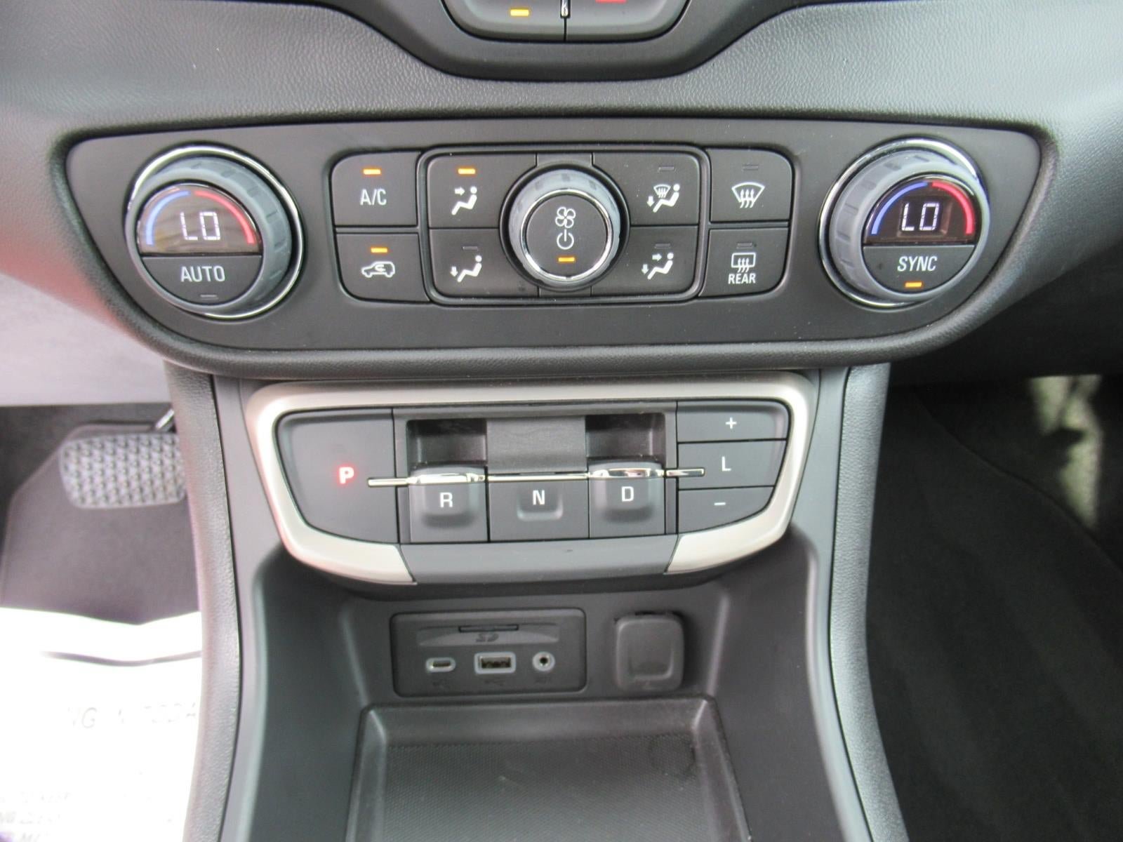 Used 2024 GMC Terrain Denali w/ Denali Premium Package AWD/4WD image 24
