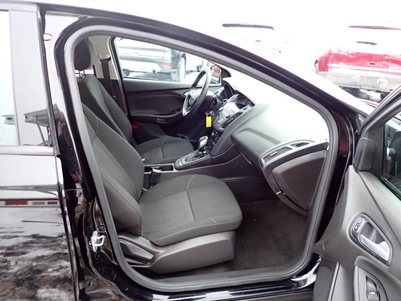 Used 2018 Ford Focus SE image 9