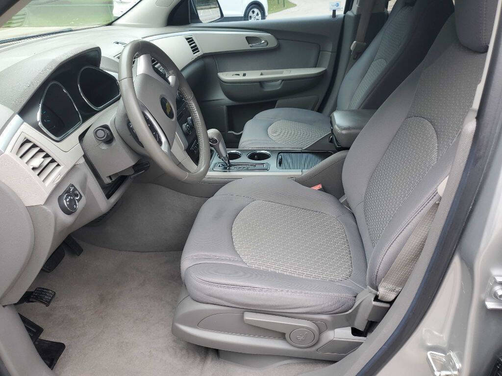 Used 2011 Chevrolet Traverse LS FWD image 10