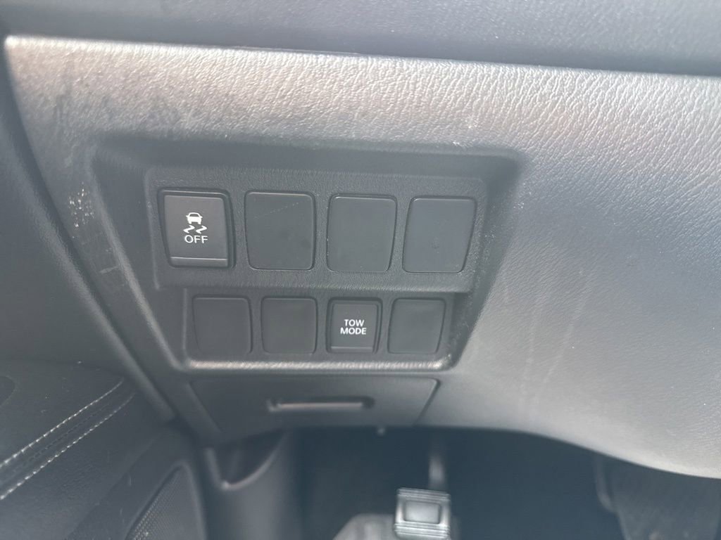 Used 2018 Nissan Pathfinder SV AWD/4WD image 19