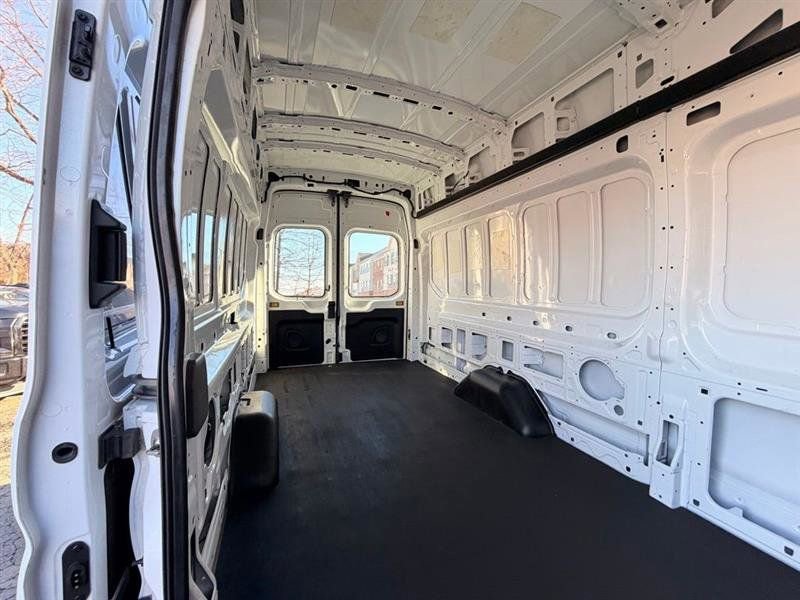 Used 2022 Ford E-Transit 148 High Roof Extended RWD image 19