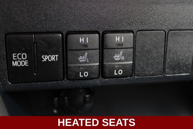 Used 2018 Toyota RAV4 XLE AWD/4WD image 4