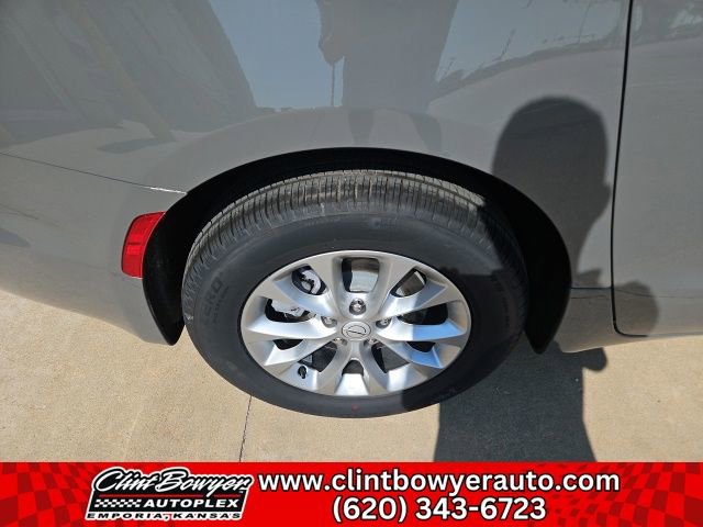 New 2025 Chrysler Pacifica Select image 12