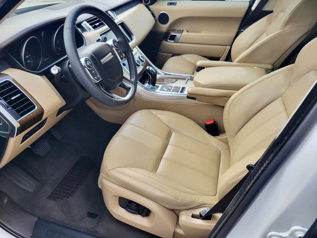 Used 2016 Land Rover Range Rover Sport SE image 15