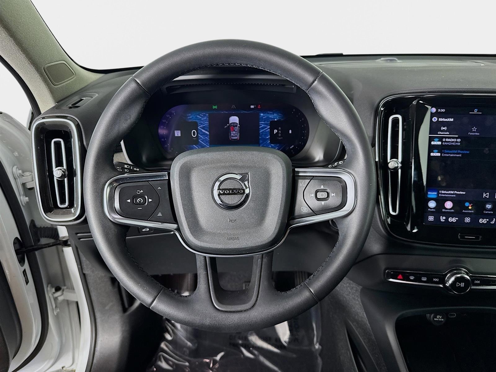 Used 2023 Volvo XC40 B5 Plus w/ Protection Package Premier AWD/4WD image 13