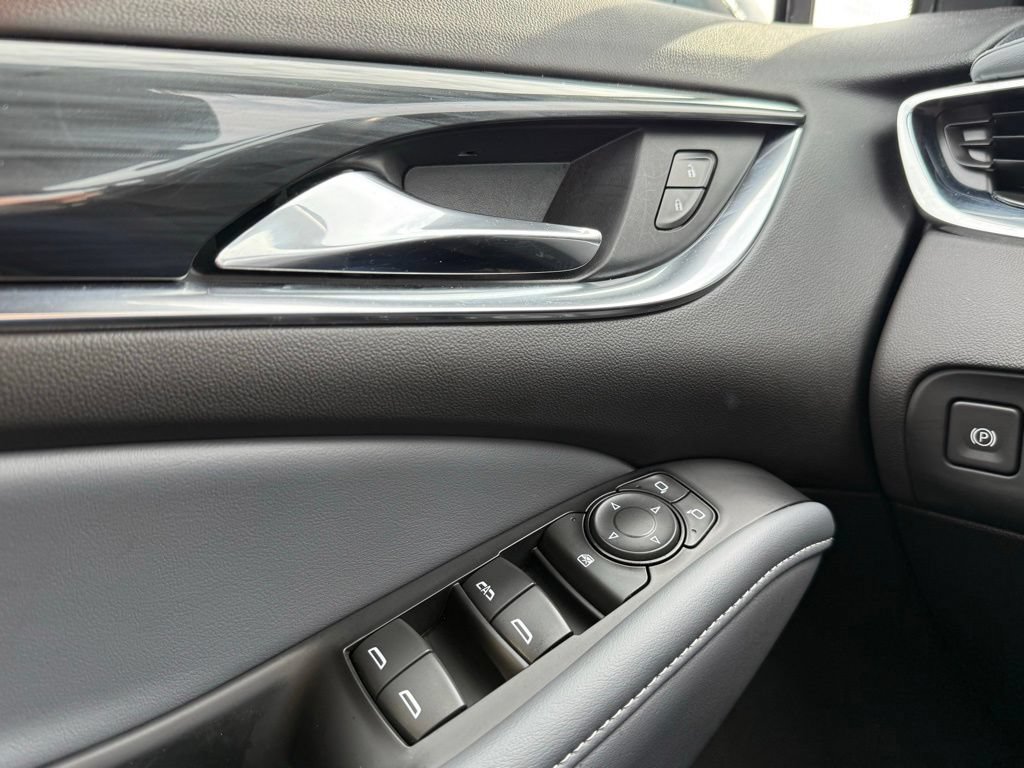Used 2024 Buick Enclave Essence FWD image 11