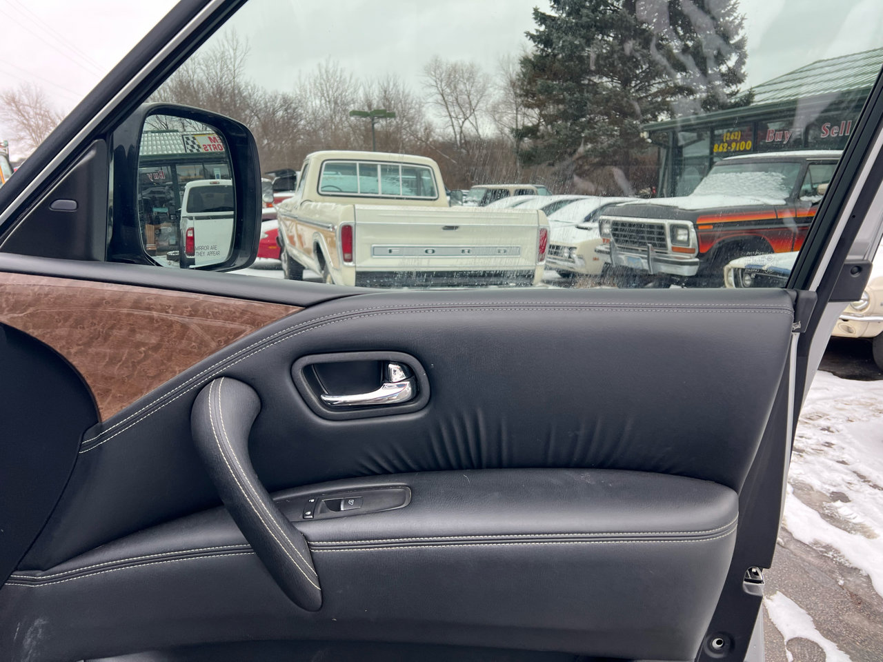 Used 2016 INFINITI QX80 4WD w/ Driver's Assistance Package image 14