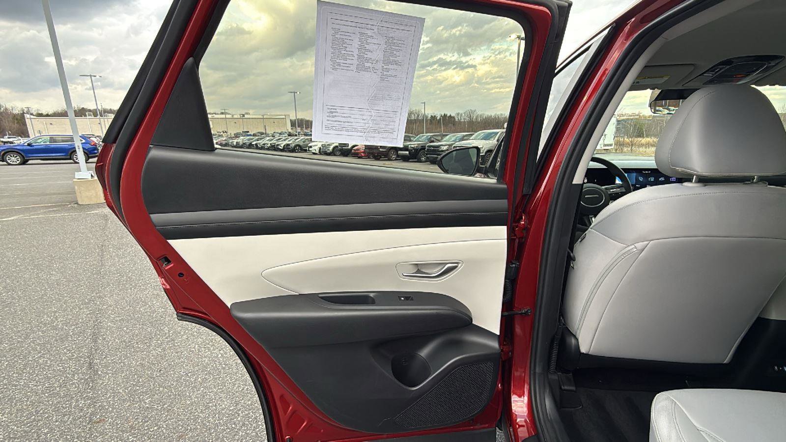 Used 2025 Hyundai Tucson SE image 22