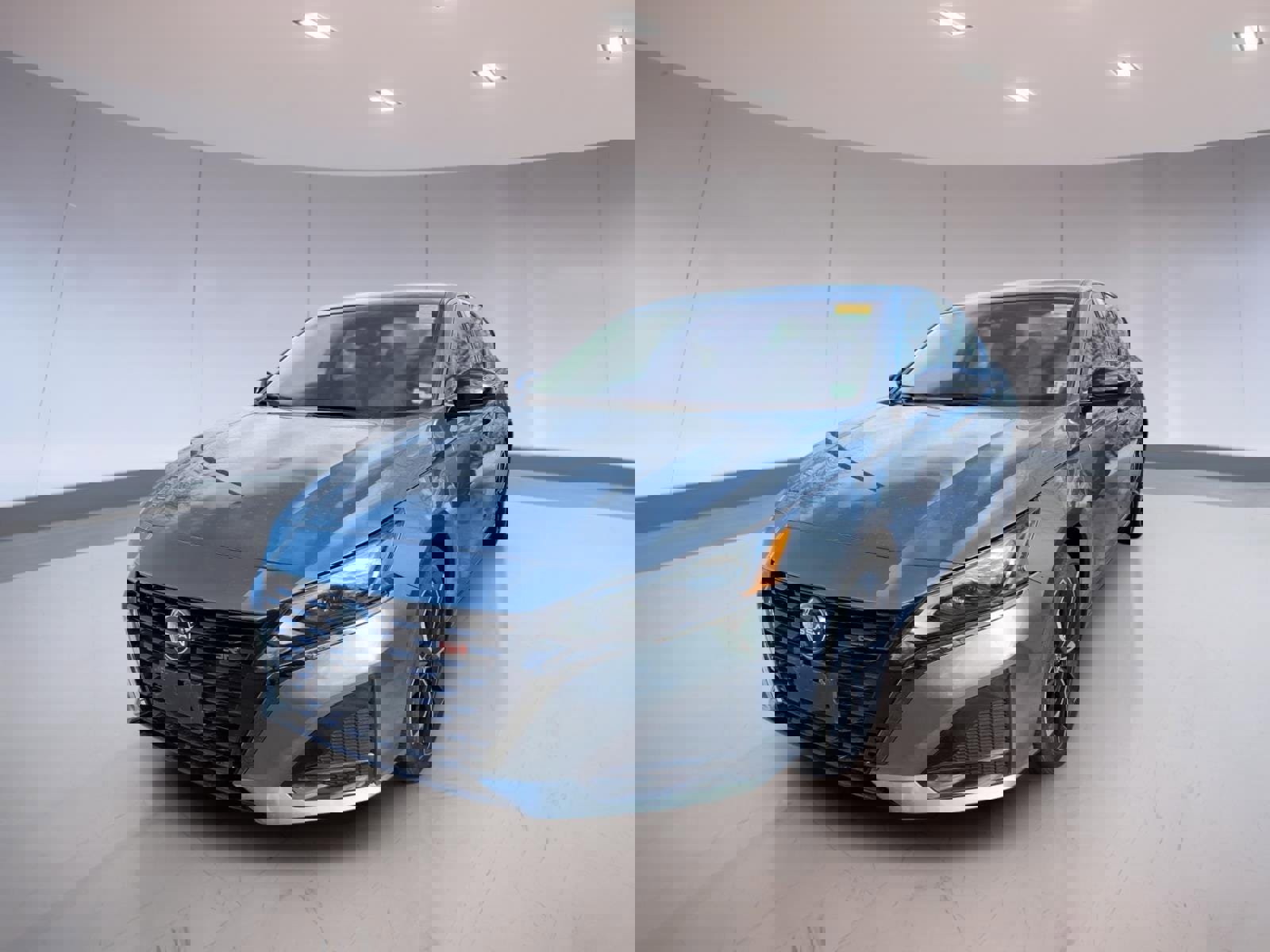 Used 2023 Nissan Altima 2.5 SR image 2