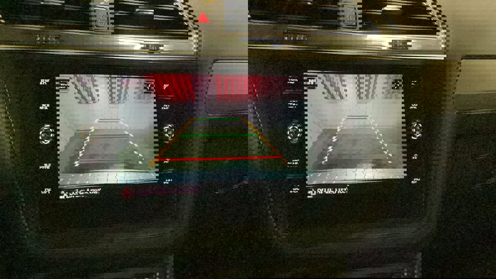 Used 2018 Volkswagen Tiguan SE w/ Panoramic Sunroof Package image 16